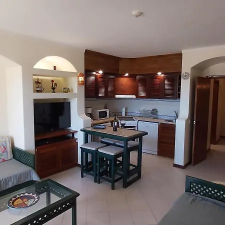 Sea View And Pool Apartament