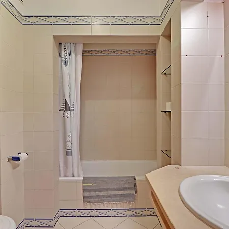 Sea View And Pool Apartament